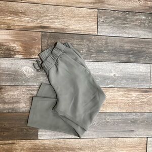 Lululemon On the Fly 3/4 Jogger Pants
